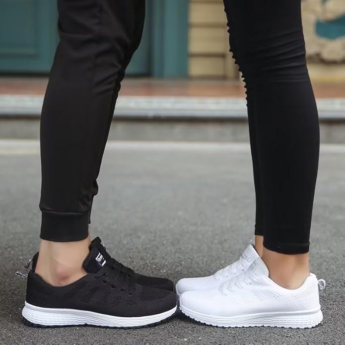 "Kvinnors andningsbara sneakers, lätta meshovandel, elegant vita sulor, modern stil och funktionalitet."