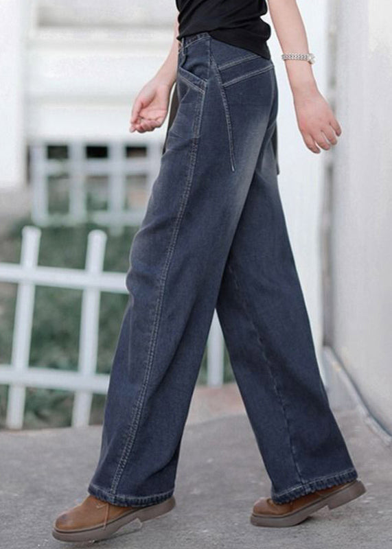 Kvinnors baggy denim byxor med hög midja, rak silhuett, och fickor för chic och modern look. Perfekta för sommarens stilar.