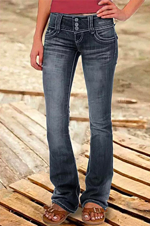 "Kvinnors bell bottom jeans framifrån med praktiska fickor och trendig design i blå nyans för elegant stil."
