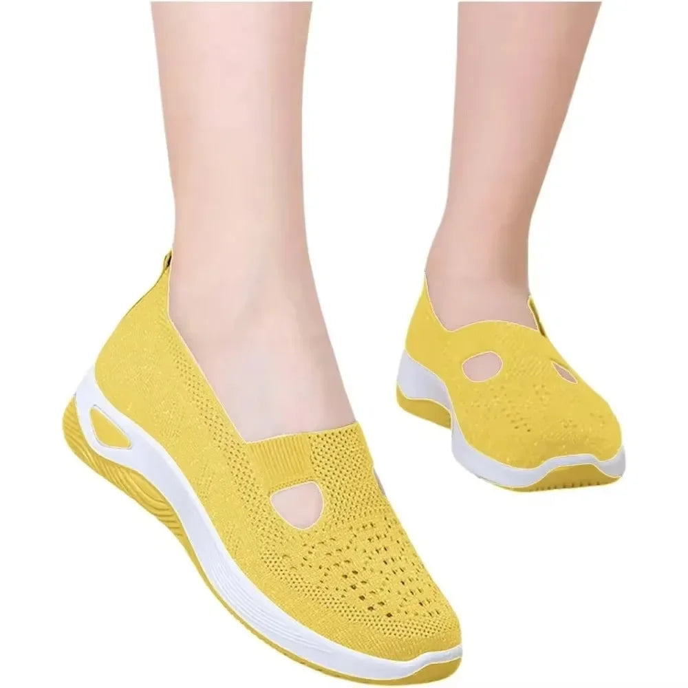 "Kvinnors blå slip-on sneakers, lättviktig, andningsbart material, med stödjande innersula och halkfri yttersula."