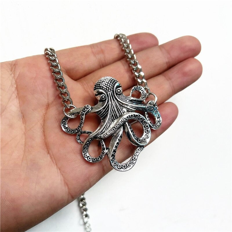 "Kvinnors bläckfisk choker halsband i trendig metall med intrikata tentakelmotiv, elegant djurdesign i zinklegering."