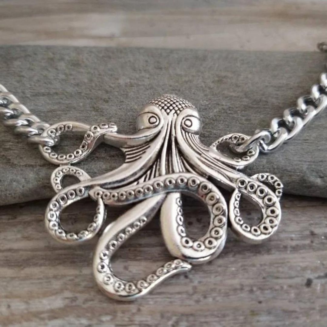 "Kvinnors bläckfisk choker halsband i trendig metall med intrikata tentakelmotiv, elegant djurdesign i zinklegering."
