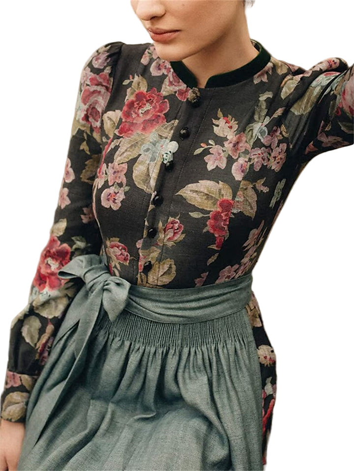 "Kvinnors blommig dirndlklänning med schürze i retrostil, blommönster och traditionell design, perfekt för festligheter."
