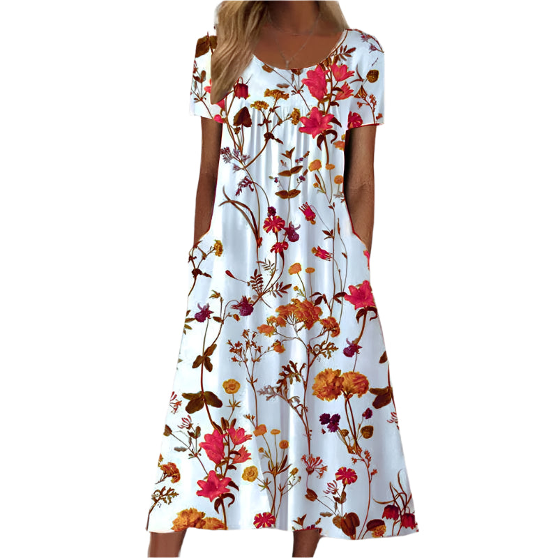"Kvinnors blusklänning med blommönster, luftig design och A-linje form, perfekt för eleganta tillfällen, närbild."