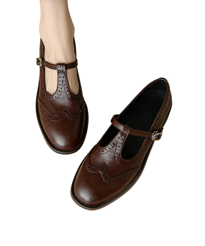 "Kvinnors bruna vadderade loafers med splicing-design, stilrena och bekväma, för både vardagligt och formellt bruk."