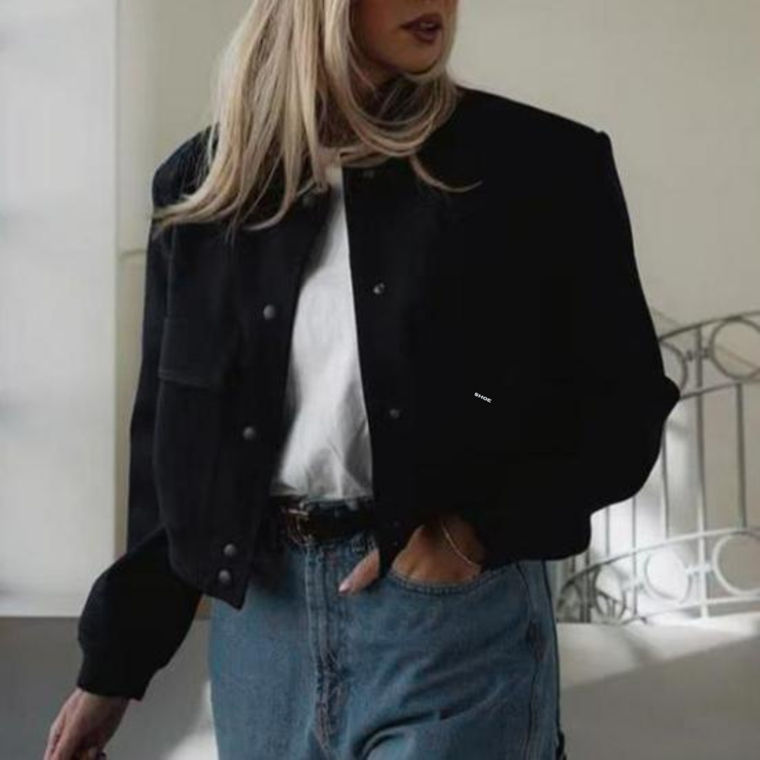 "Kvinnors croppad bomberjacka för vinter, polyester, aviatorstil, grå, isolerande foder, elegant och varm design."
