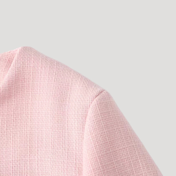 "Kvinnors croppad cardigan med knappfront, modern design i beige, perfekta för layering och stilren look"