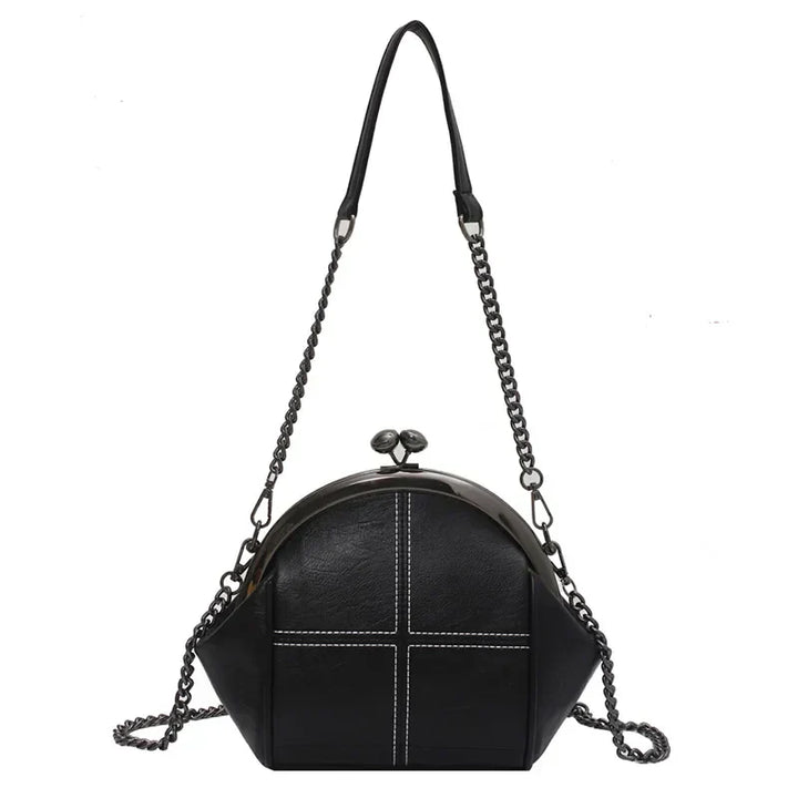 "Kvinnors crossbody väska med kedjedetalj, elegant design, svart PU-läder, justerbar axelrem, perfekt för alla tillfällen."