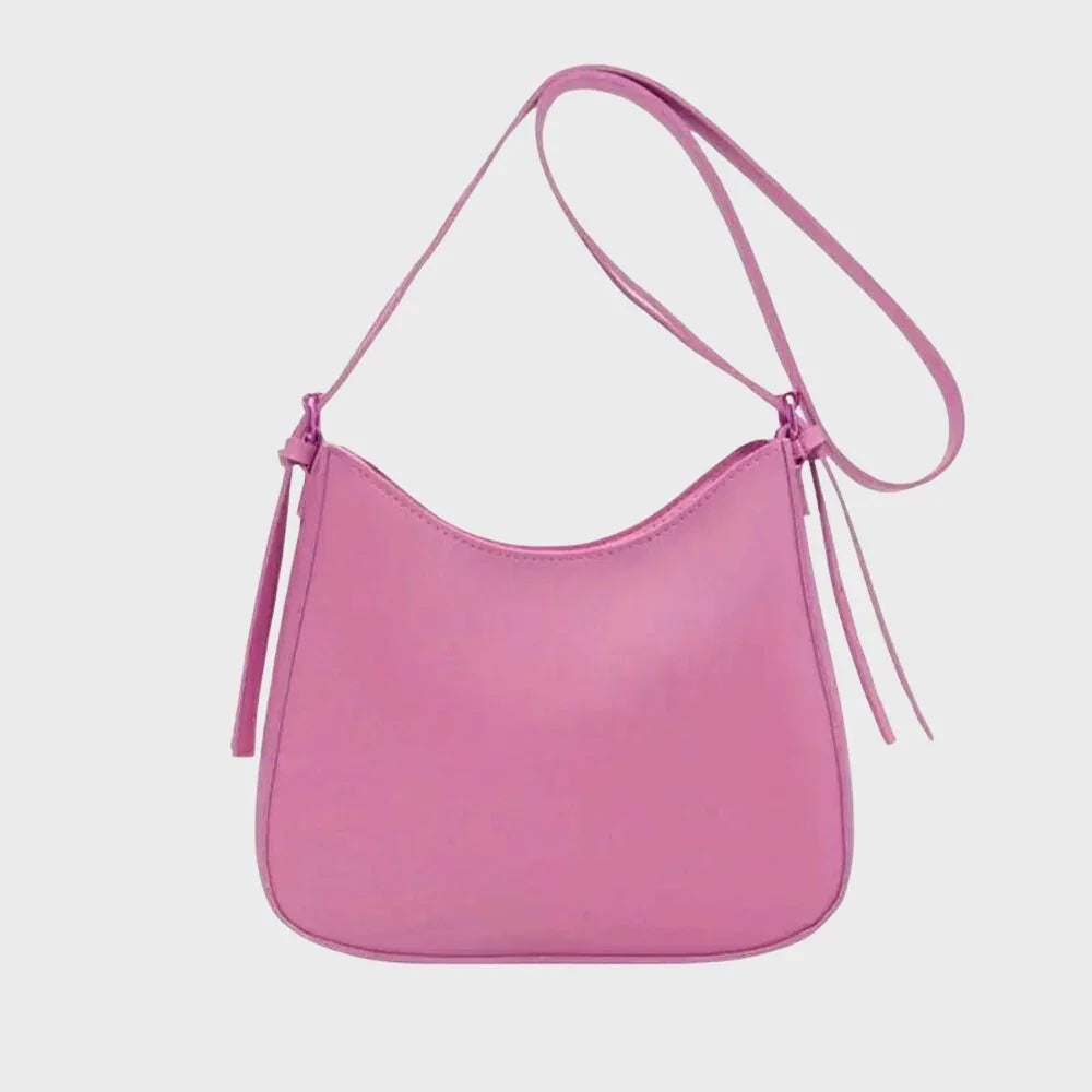 Dam Crossbody-väska med strukturerad design, guldaccenter, justerbar rem, elegant och funktionell för modern stil.