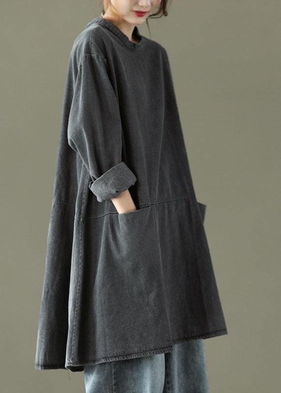 "Kvinnors denim långklänning med O-hals, fickor och långa ärmar, avslappnad passform för stil och komfort."