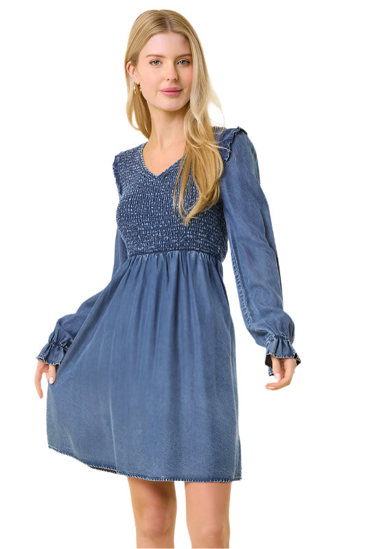 "Kvinnors denim mini klänning med smockad midja och V-hals, elegant och trendig för vardag och fest"