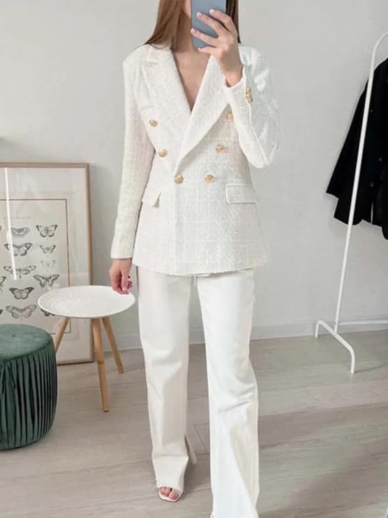 Kvinnors dubbelknäppt tweedblazer, klassisk stil, vintage-charm, ljus tweed, skräddarsydd passform, eleganta fickor.
