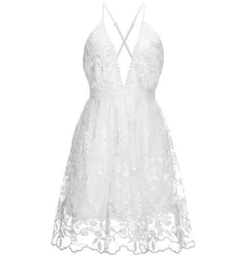 "Kvinnors elegant knälång cocktailklänning med broderi, blommönster, nätverkstyg, feminin silhuett, perfekt för fest."