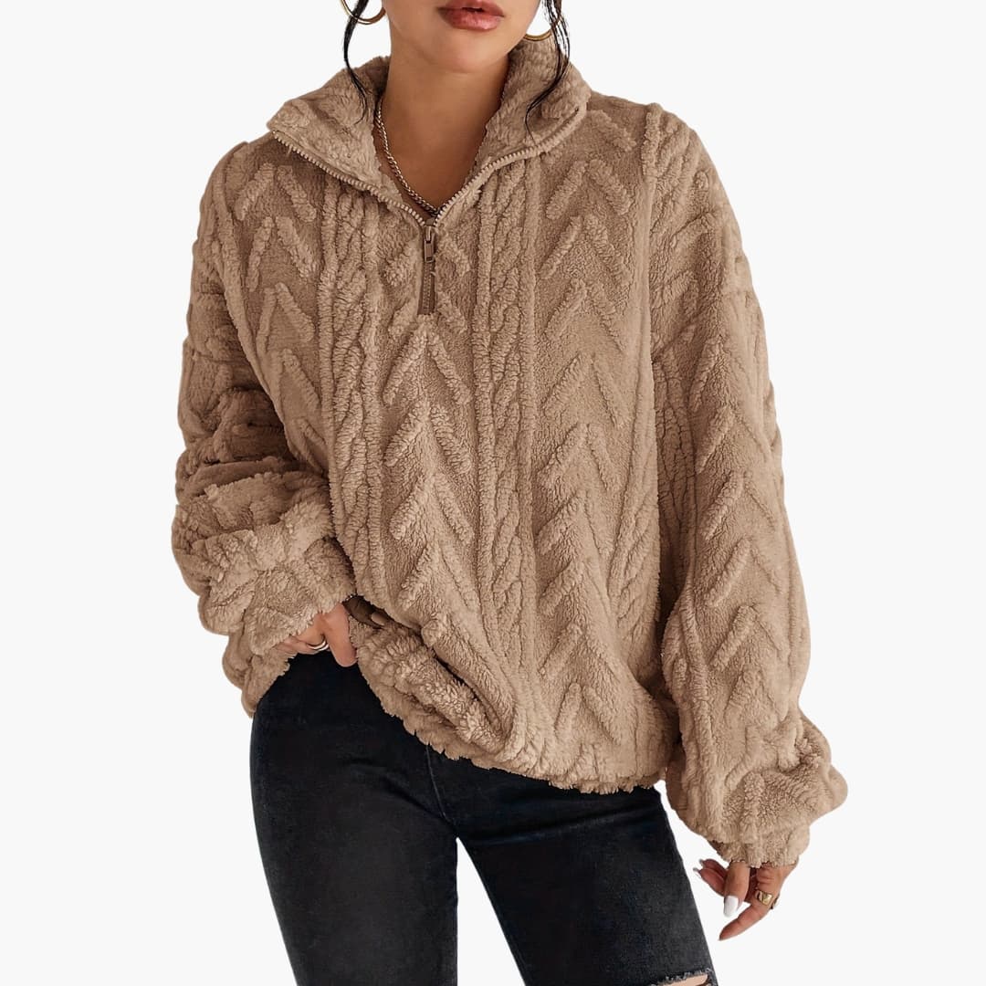 "Kvinnors fleece tröja med halv zip och kabelmönster, framifrån, varm och modern design för kalla dagar."