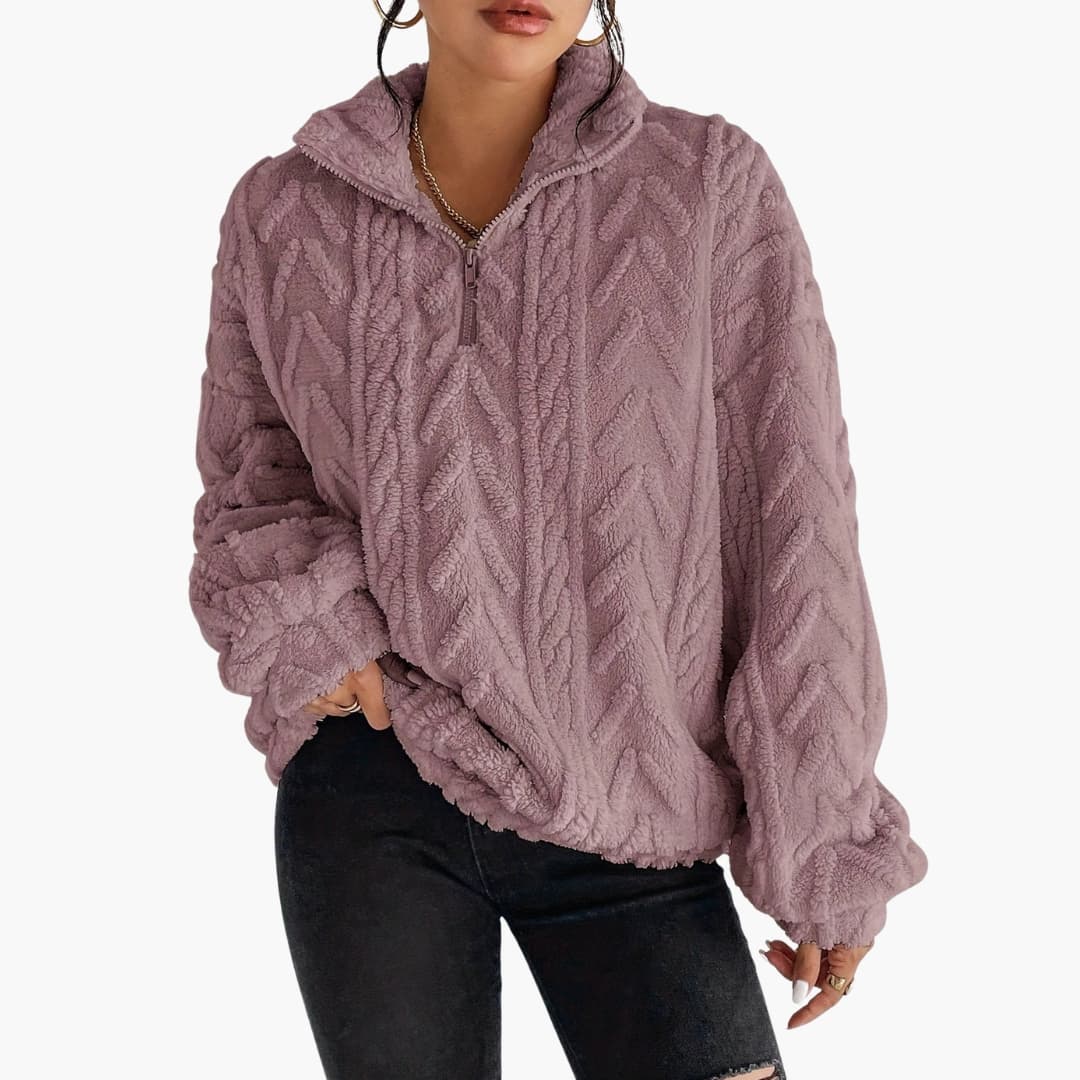 "Kvinnors fleece tröja med halv zip och kabelmönster, framifrån, varm och modern design för kalla dagar."