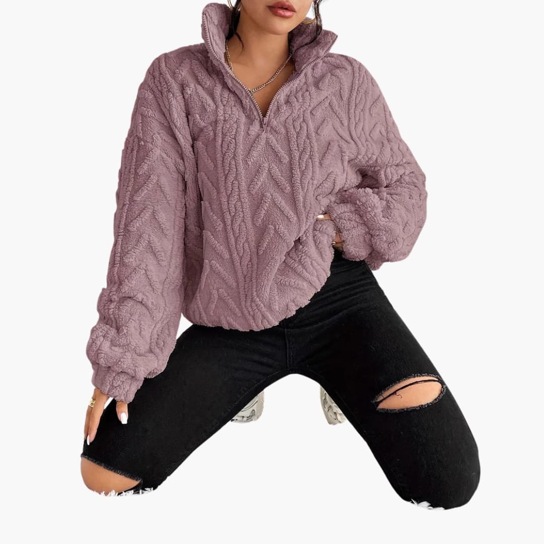 "Kvinnors fleece tröja med halv zip och kabelmönster, framifrån, varm och modern design för kalla dagar."