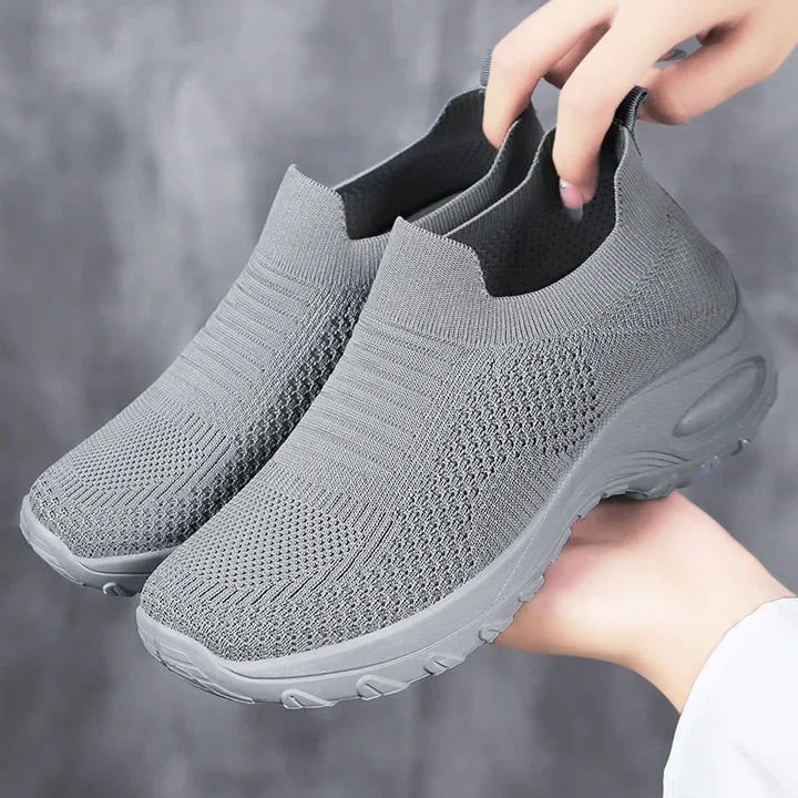 "Kvinnors flyknit sommarskor, andningsbar mesh, låg klack, lätt vikt, stilrena för promenader och sommaraktiviteter"