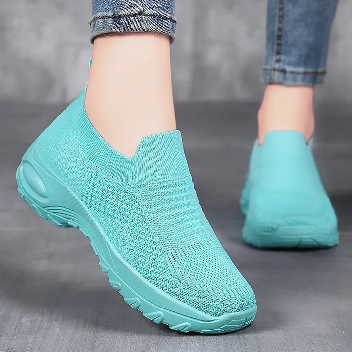 "Kvinnors flyknit sommarskor, andningsbar mesh, låg klack, lätt vikt, stilrena för promenader och sommaraktiviteter"