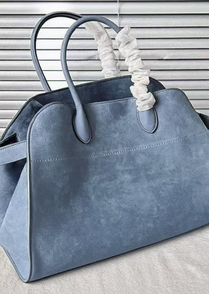 "Kvinnors gul handväska med rymlig interiör och modern design. Perfekt för jobb och fritid. Livlig färg och stilren look."