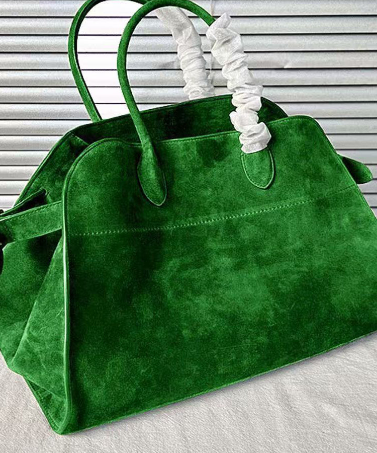 "Kvinnors gul handväska med rymlig interiör och modern design. Perfekt för jobb och fritid. Livlig färg och stilren look."