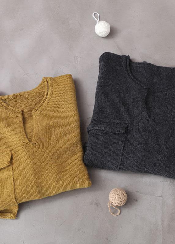 Kvinnors gul hösttopp i bomullsblandning med fickor och lösviktsdesign, perfekt för lager och höstoutfits.