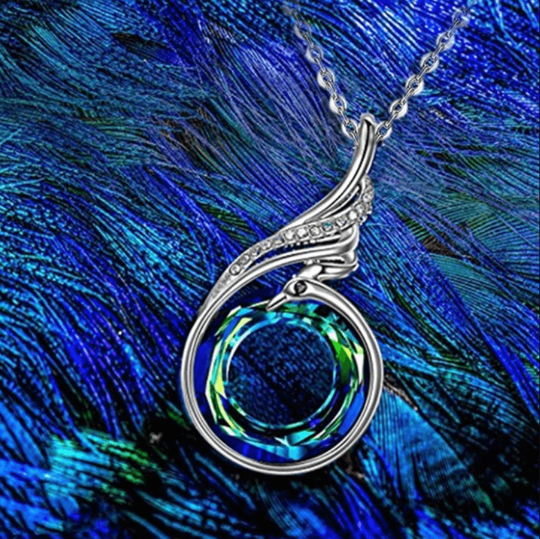 "Kvinnors halsband med livfulla kristaller, flerfärgad design, elegant och symbolisk accessoar för alla tillfällen."