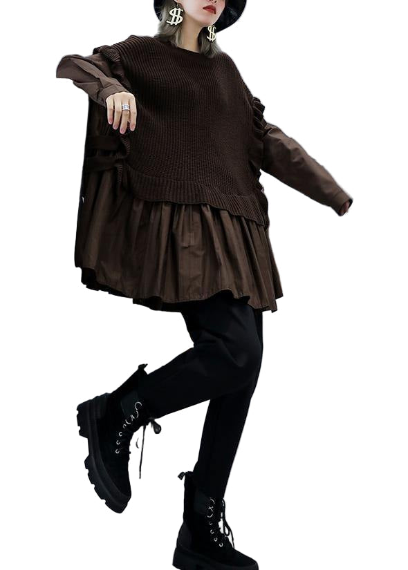 "Kvinnors hög hals stickad sweatshirt, chokladfärgad, elegant och mysig, perfekt för kyligare dagar."