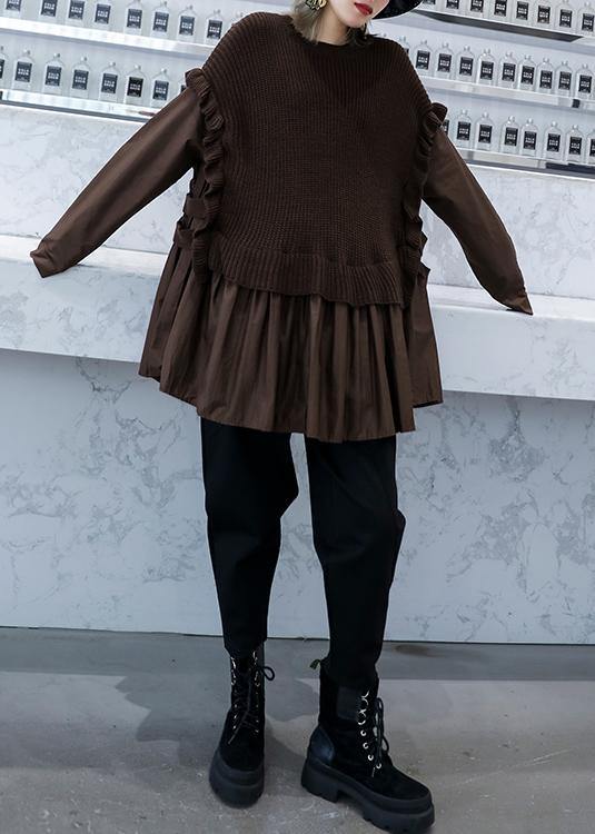"Kvinnors hög hals stickad sweatshirt, chokladfärgad, elegant och mysig, perfekt för kyligare dagar."