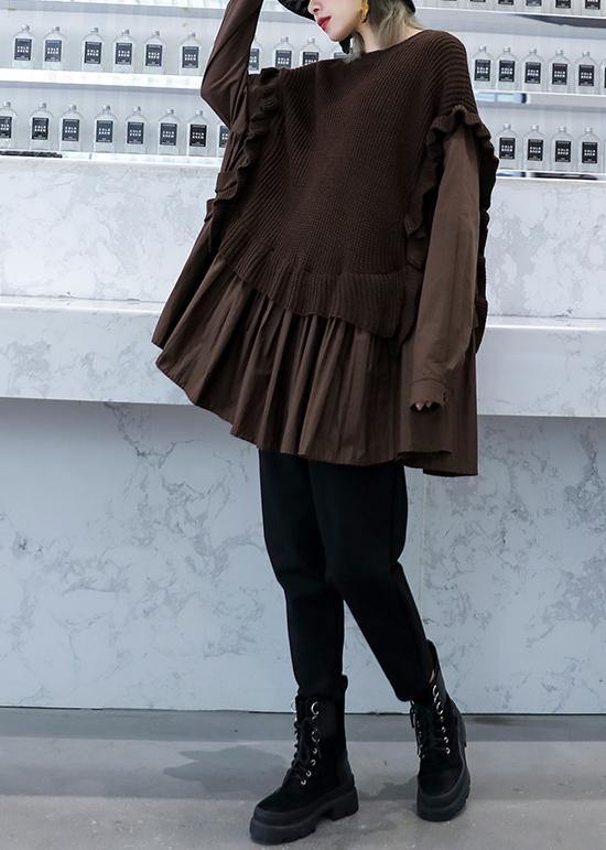 "Kvinnors hög hals stickad sweatshirt, chokladfärgad, elegant och mysig, perfekt för kyligare dagar."