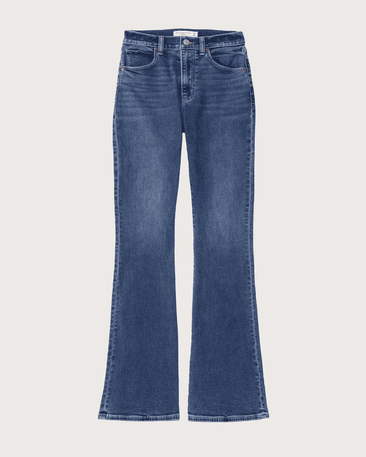 "Kvinnors hög midja jeans i mörkblå och ljusblå, smickrande passform, trendig stil, perfekt för alla tillfällen."
