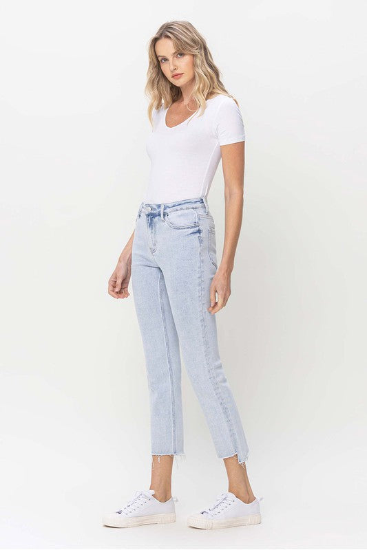 "Kvinnors höga midja raka jeans i ljus denim, elegant design med rak benform för stil och komfort."