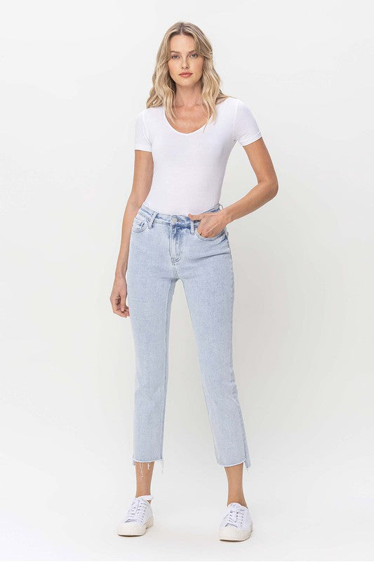 "Kvinnors höga midja raka jeans i ljus denim, elegant design med rak benform för stil och komfort."