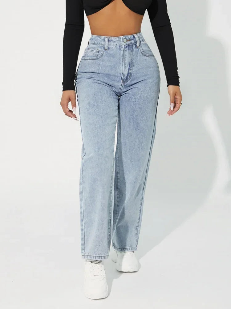 "Kvinnors högmidjade raka ben jeans i ljusblått och svart, smickrande passform, elegant stil och komfort för alla tillfällen.