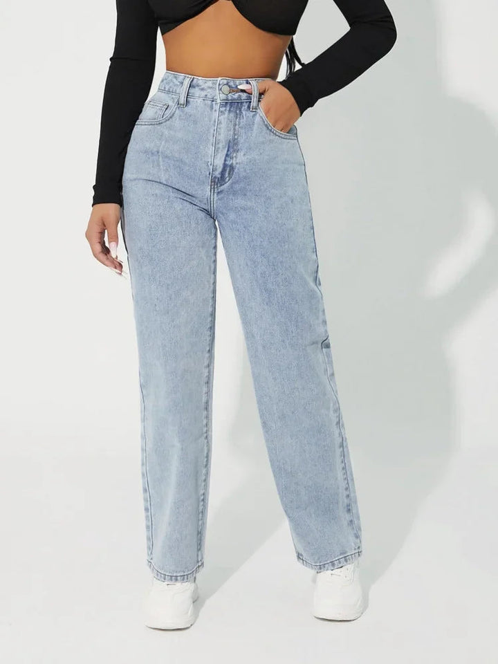 "Kvinnors högmidjade raka ben jeans i ljusblått och svart, smickrande passform, elegant stil och komfort för alla tillfällen.