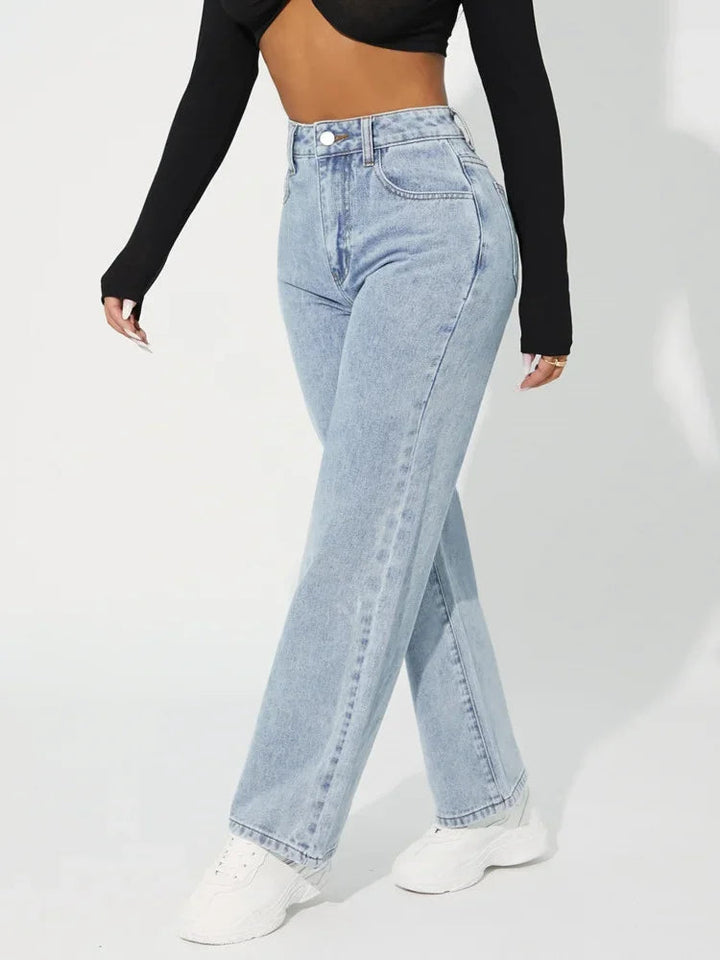 "Kvinnors högmidjade raka ben jeans i ljusblått och svart, smickrande passform, elegant stil och komfort för alla tillfällen.
