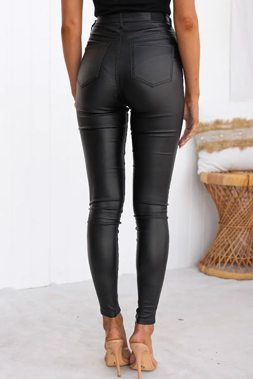 "Kvinnors högmidjade slim fit byxor i svart, elegant design, framhäver silhuetten, stretchigt material för komfort."