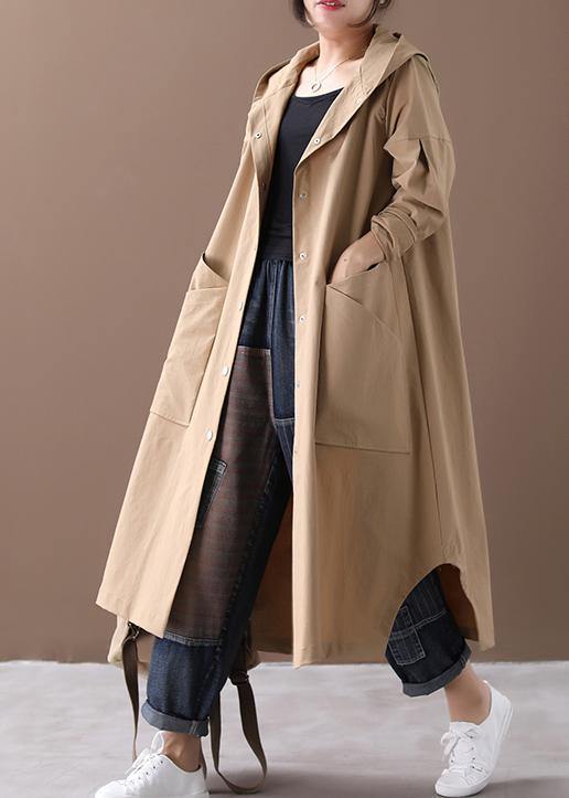 Kvinnors khaki baggy kappa med stora fickor, avslappnad passform för komfort, idealisk för vår och höst.
