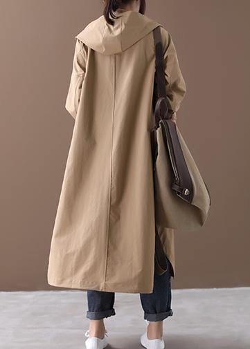 Kvinnors khaki baggy kappa med stora fickor, avslappnad passform för komfort, idealisk för vår och höst.