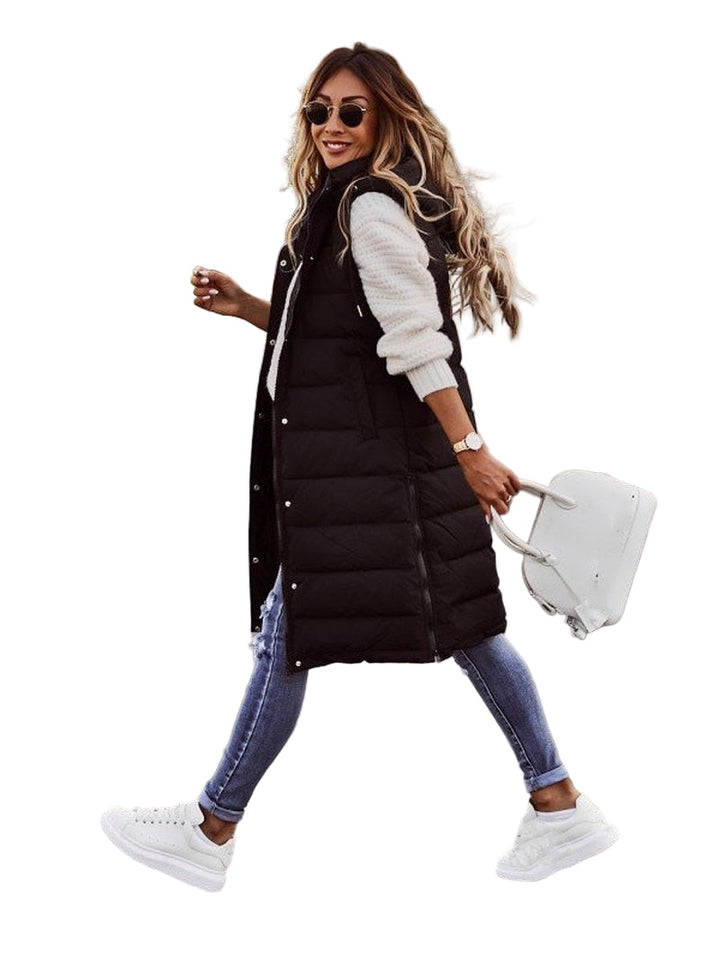 "Kvinnors knälång dunväst med elegant steppdesign, lätt och bekväm, perfekt för kyliga dagar och trendiga outfits."