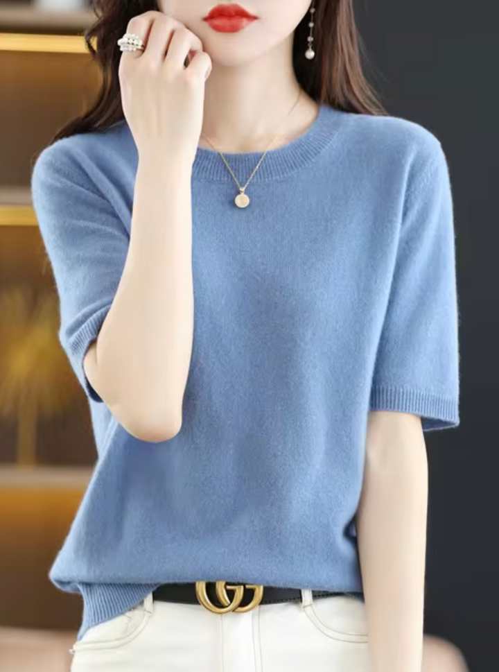 Kvinnors kortärmad ull- och kashmirpullover; mjuk, figurnära design med rund halsringning, idealisk för alla tillfällen.