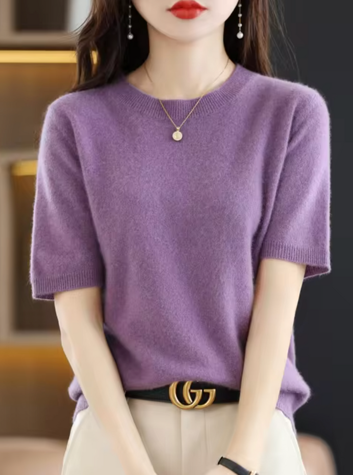 Kvinnors kortärmad ull- och kashmirpullover; mjuk, figurnära design med rund halsringning, idealisk för alla tillfällen.