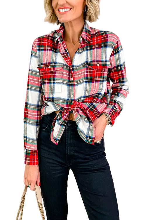 "Kvinnors långärmad blusskjorta med rutig design, button down, klassisk stil, mjukt material för vardag och fest."