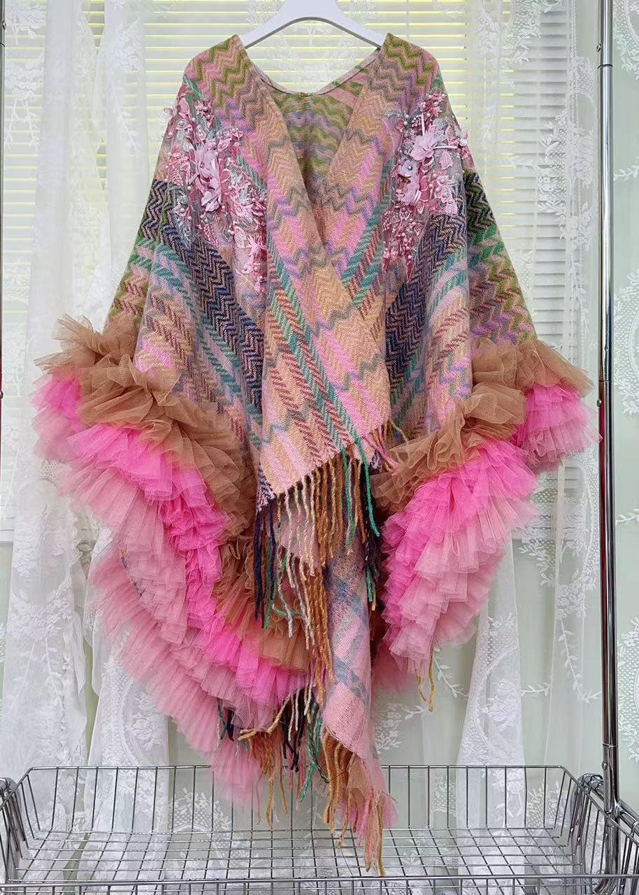"Kvinnors långärmad klänning med patchwork och tylldetaljer, fram- och baksida, elegant och avslappnad design."