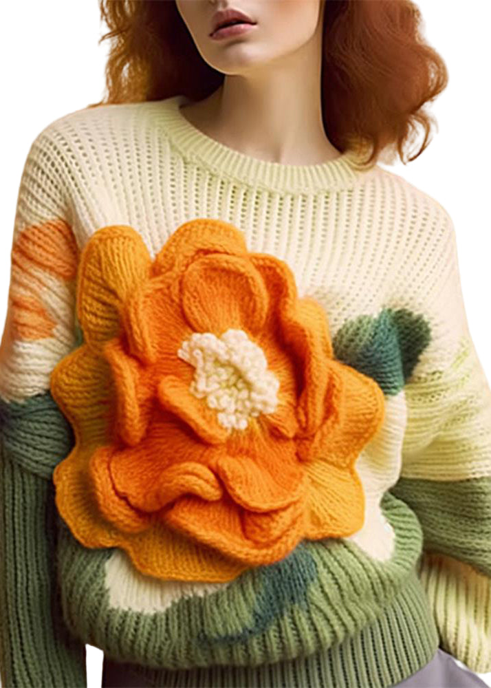 "Kvinnors långärmad topp i mjukt tyg med o-hals och livligt blommönster, perfekt för vardag och friluftstid."