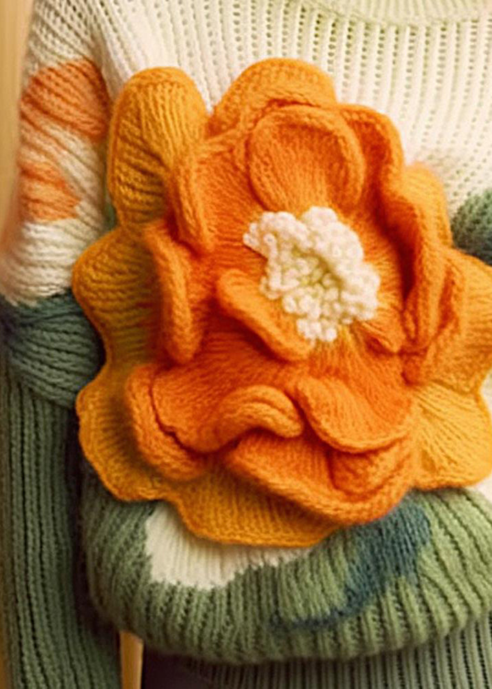 "Kvinnors långärmad topp i mjukt tyg med o-hals och livligt blommönster, perfekt för vardag och friluftstid."