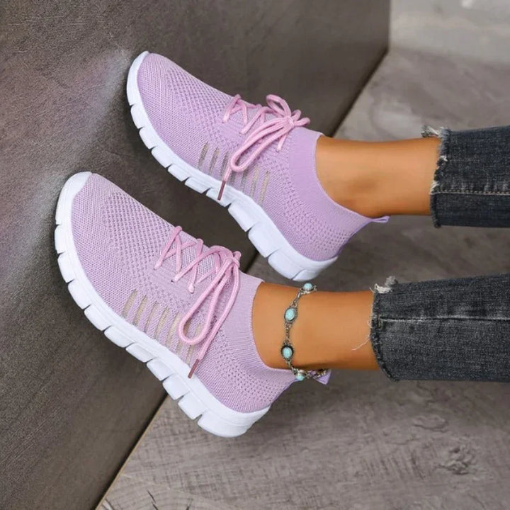 Kvinnors lätta mesh sneakers för sommar, andningsbart material, modern design, perfekt för soliga dagar och fritid.