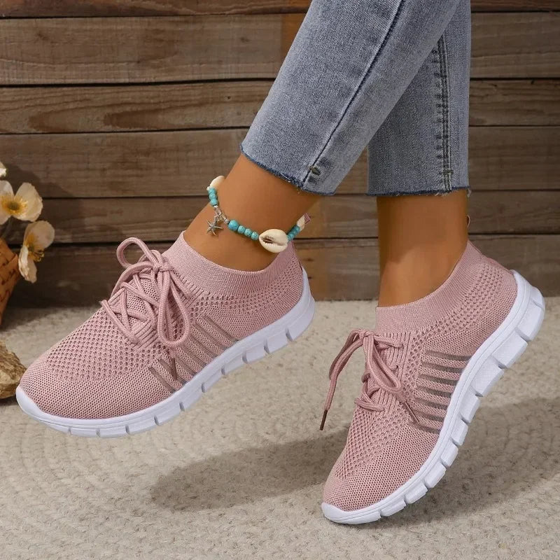 Kvinnors lätta mesh sneakers för sommar, andningsbart material, modern design, perfekt för soliga dagar och fritid.
