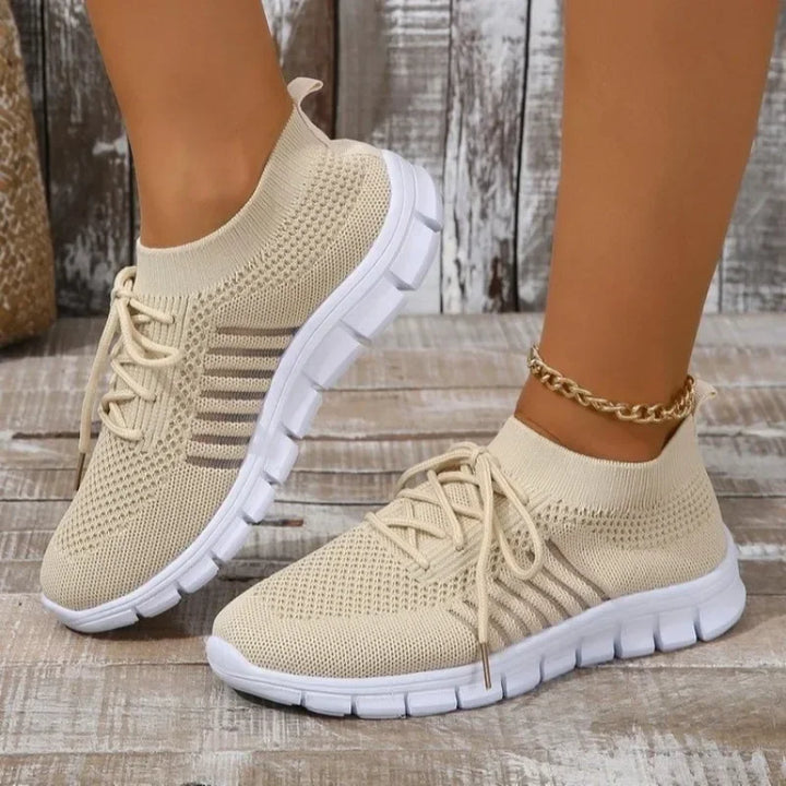 Kvinnors lätta mesh sneakers för sommar, andningsbart material, modern design, perfekt för soliga dagar och fritid.