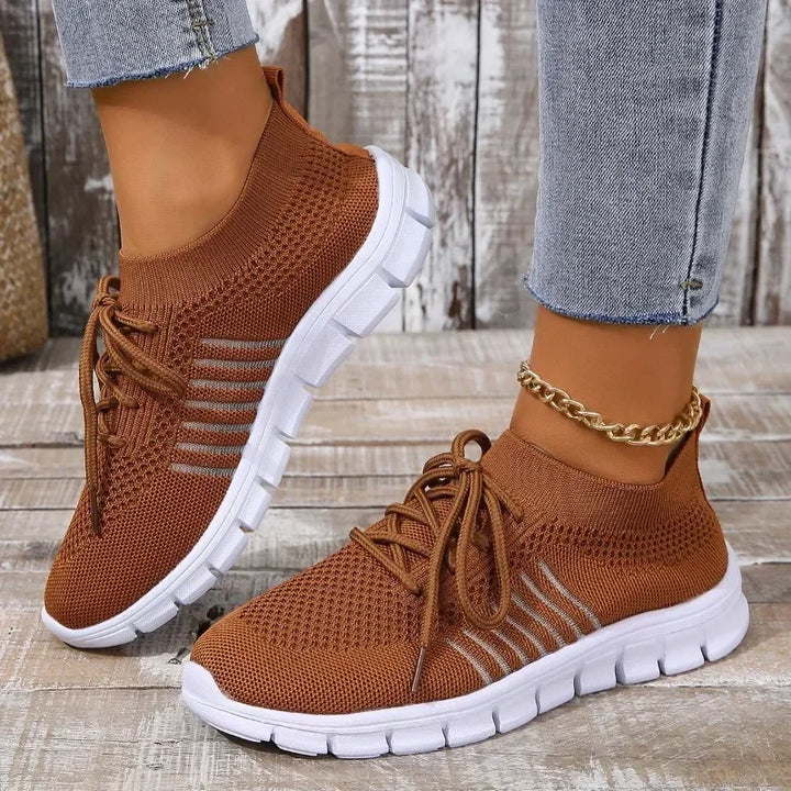 Kvinnors lätta mesh sneakers för sommar, andningsbart material, modern design, perfekt för soliga dagar och fritid.