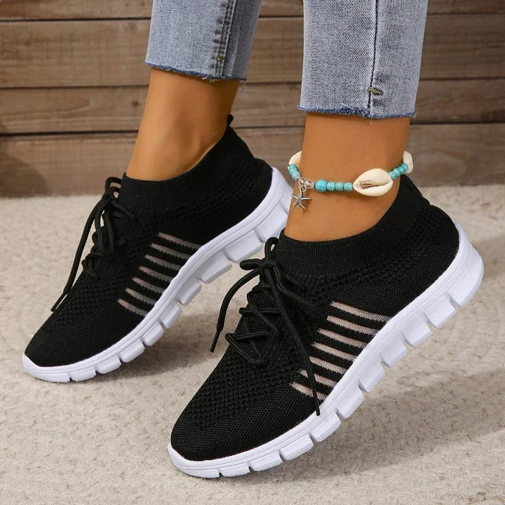 Kvinnors lätta mesh sneakers för sommar, andningsbart material, modern design, perfekt för soliga dagar och fritid.